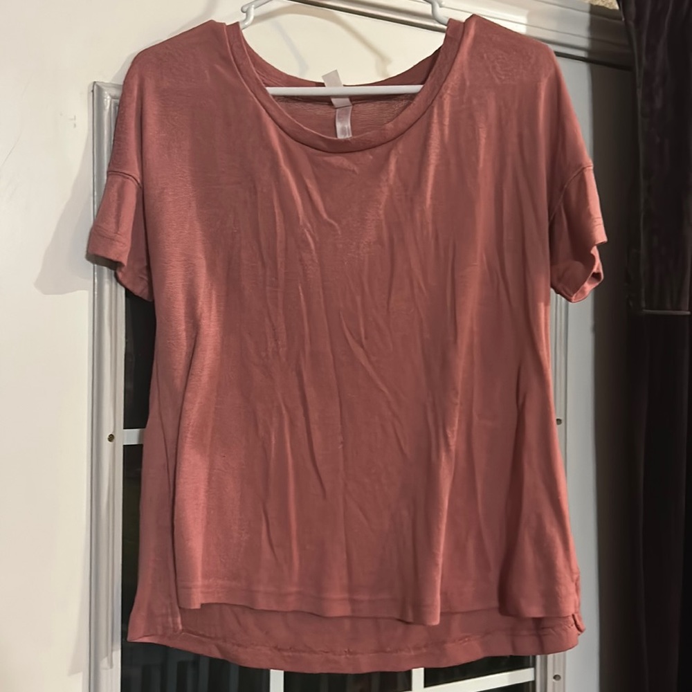 pink t-shirt